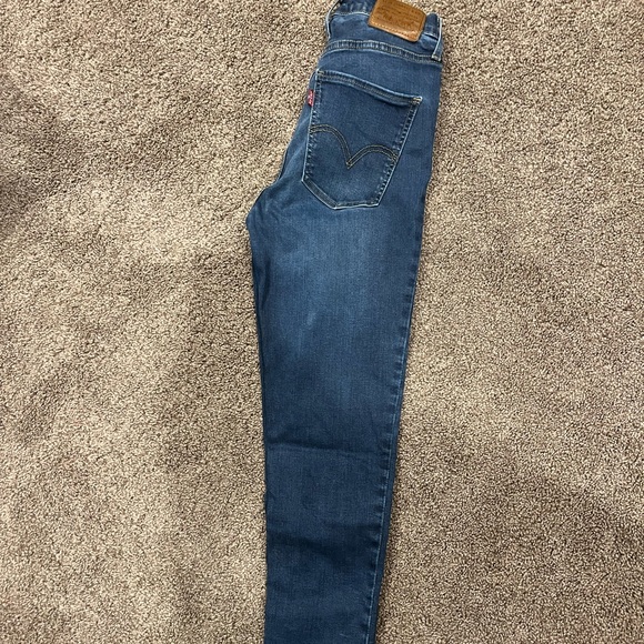 Levi’s - Picture 3 of 5